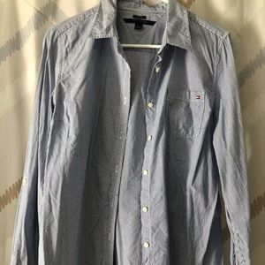 EUC Women’s Tommy Hilfiger dress shirt sz L blue and white